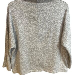 Banana Republic NWOT Womens Gray Leopard Print Top Medium